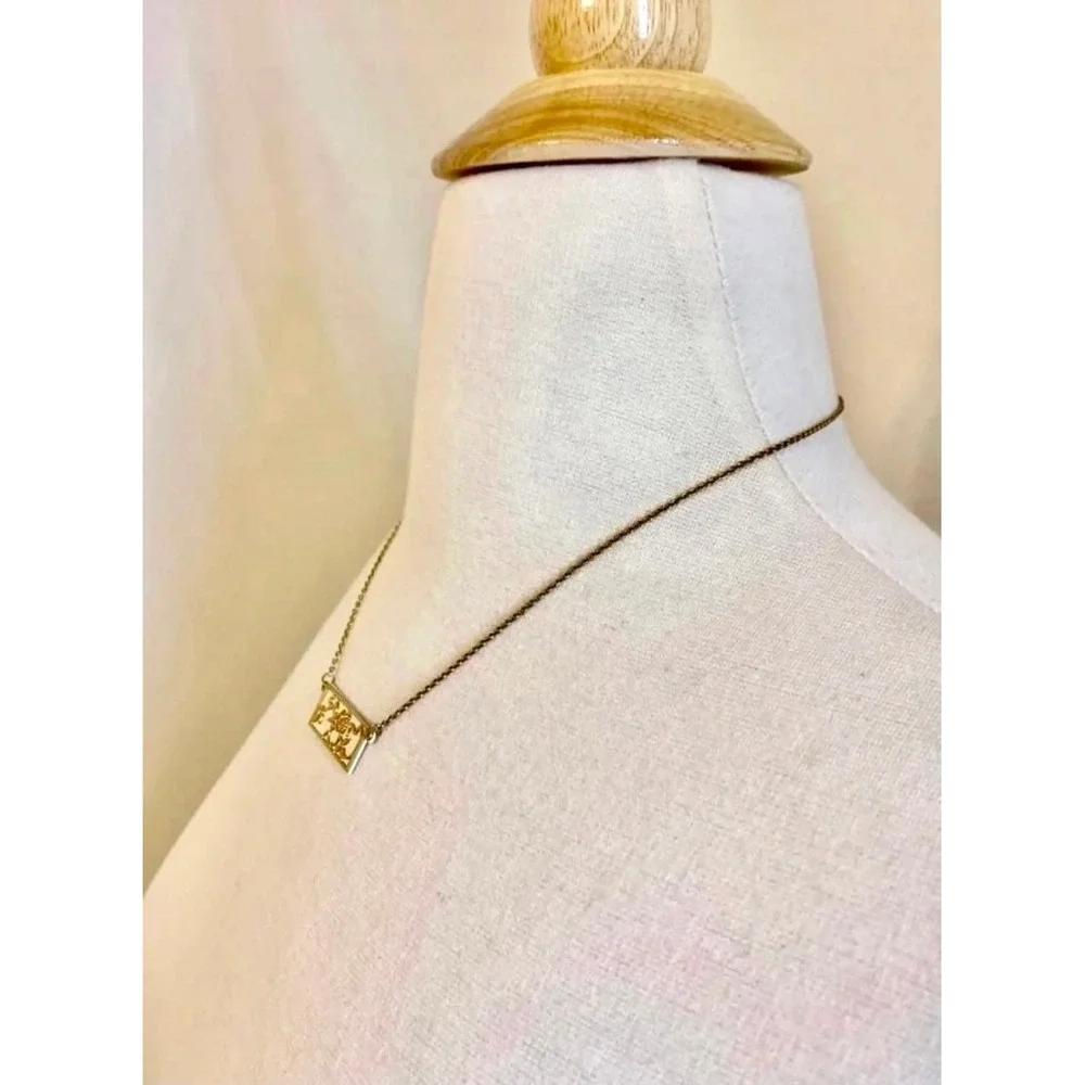 Pendant Necklace‎
